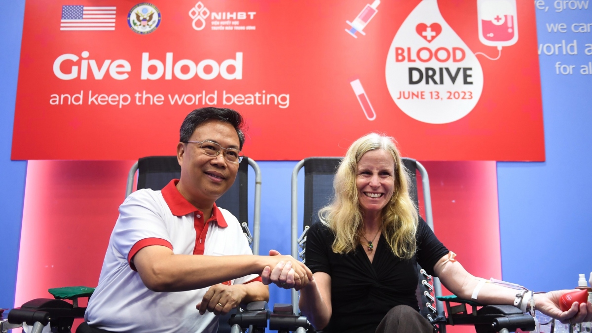 US Embassy hosts ninth “Give Blood and Keep the World Beating” blood drive in Hanoi